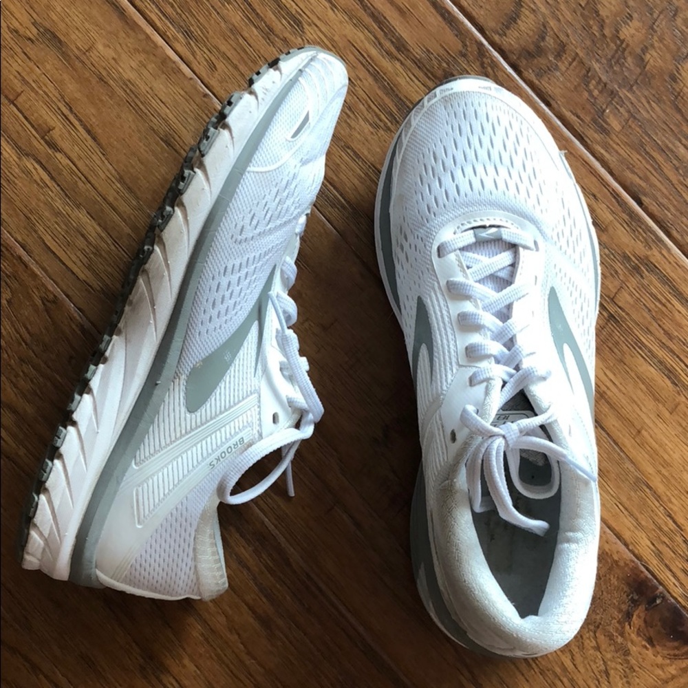 white brooks adrenaline gts 18
